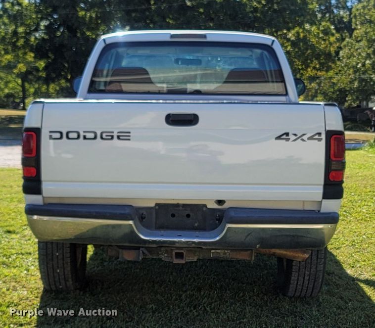 image for item LN9598 1999 Dodge Ram 1500  Club Cab pickup truck