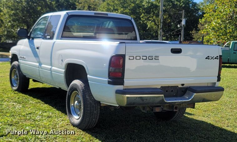 image for item LN9598 1999 Dodge Ram 1500  Club Cab pickup truck