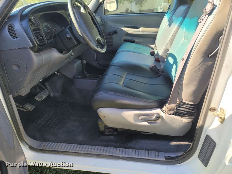 image for item LN9598 1999 Dodge Ram 1500  Club Cab pickup truck