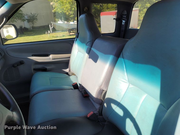 image for item LN9598 1999 Dodge Ram 1500  Club Cab pickup truck