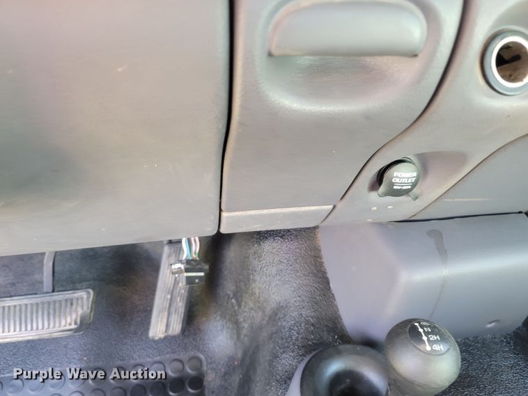 image for item LN9598 1999 Dodge Ram 1500  Club Cab pickup truck