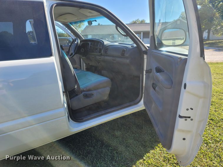 image for item LN9598 1999 Dodge Ram 1500  Club Cab pickup truck