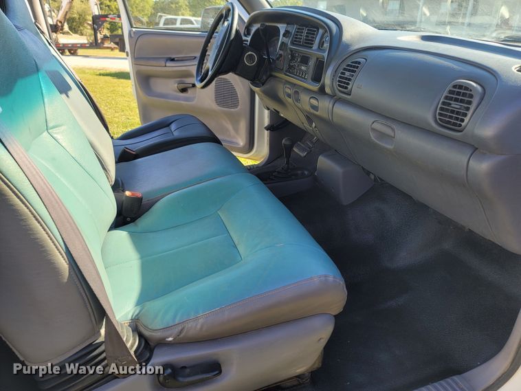 image for item LN9598 1999 Dodge Ram 1500  Club Cab pickup truck