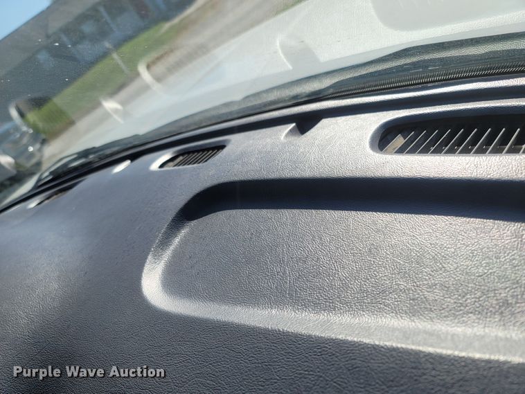 image for item LN9598 1999 Dodge Ram 1500  Club Cab pickup truck