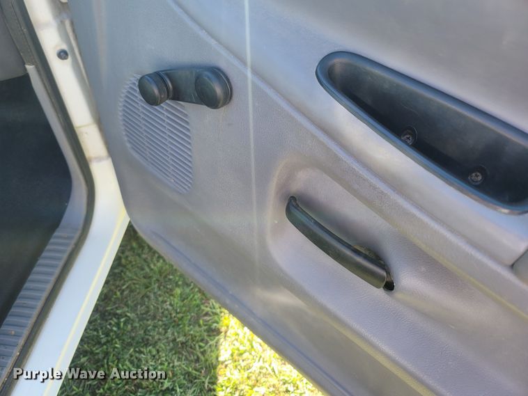 image for item LN9598 1999 Dodge Ram 1500  Club Cab pickup truck