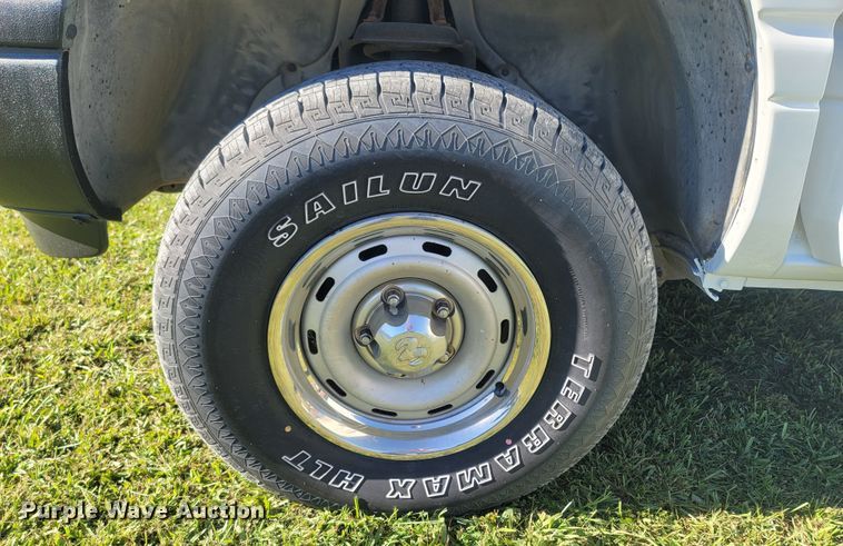 image for item LN9598 1999 Dodge Ram 1500  Club Cab pickup truck