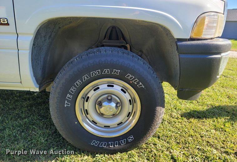 image for item LN9598 1999 Dodge Ram 1500  Club Cab pickup truck