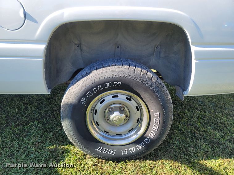 image for item LN9598 1999 Dodge Ram 1500  Club Cab pickup truck