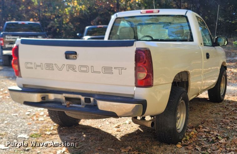 image for item LN9678 2003 Chevrolet Silverado 1500  pickup truck