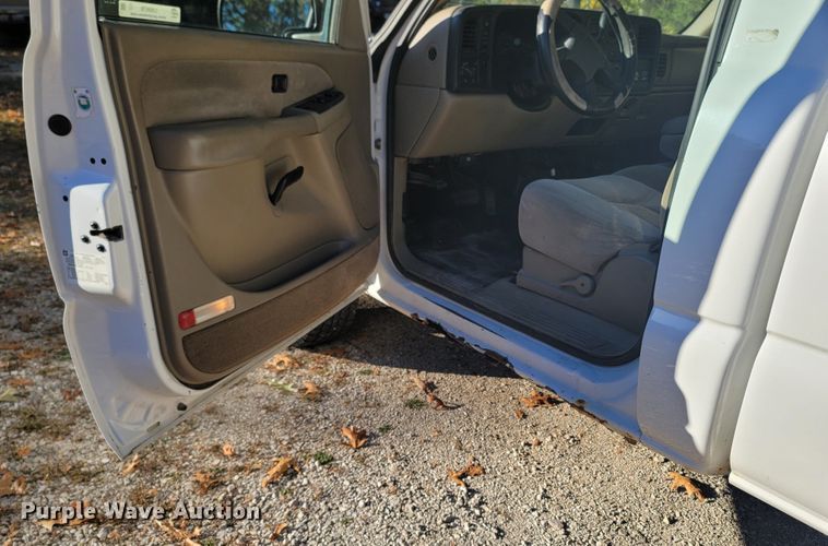 image for item LN9678 2003 Chevrolet Silverado 1500  pickup truck