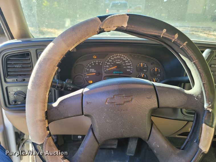 image for item LN9678 2003 Chevrolet Silverado 1500  pickup truck