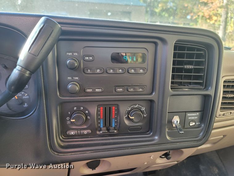 image for item LN9678 2003 Chevrolet Silverado 1500  pickup truck