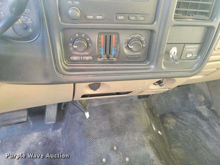 image for item LN9678 2003 Chevrolet Silverado 1500  pickup truck