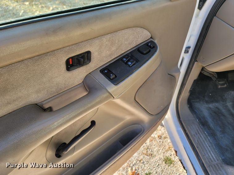 image for item LN9678 2003 Chevrolet Silverado 1500  pickup truck