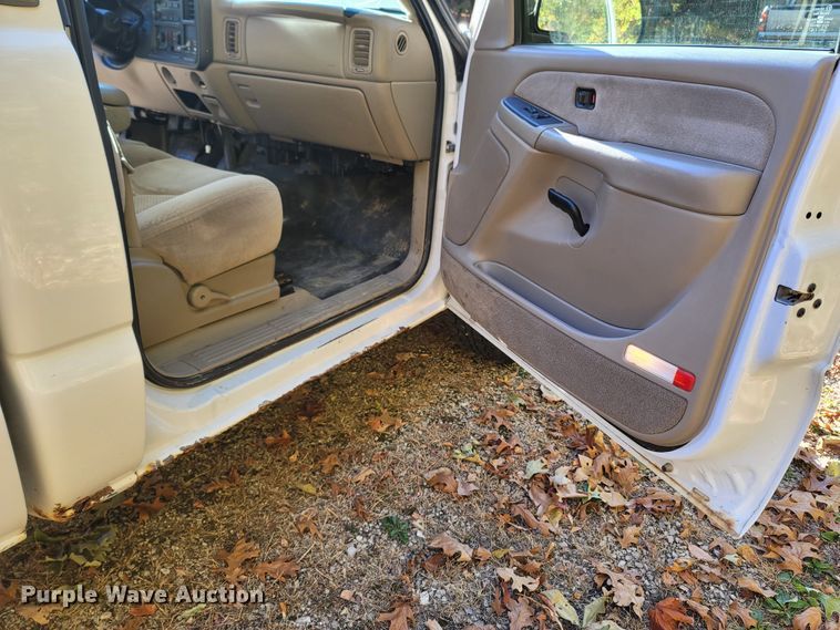 image for item LN9678 2003 Chevrolet Silverado 1500  pickup truck