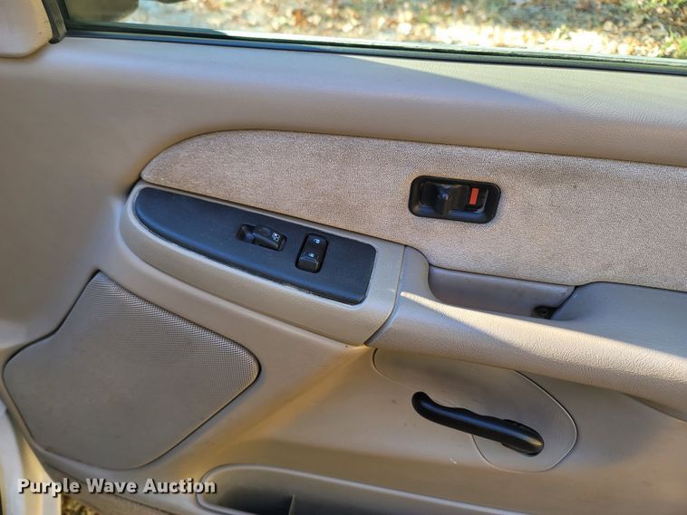 image for item LN9678 2003 Chevrolet Silverado 1500  pickup truck