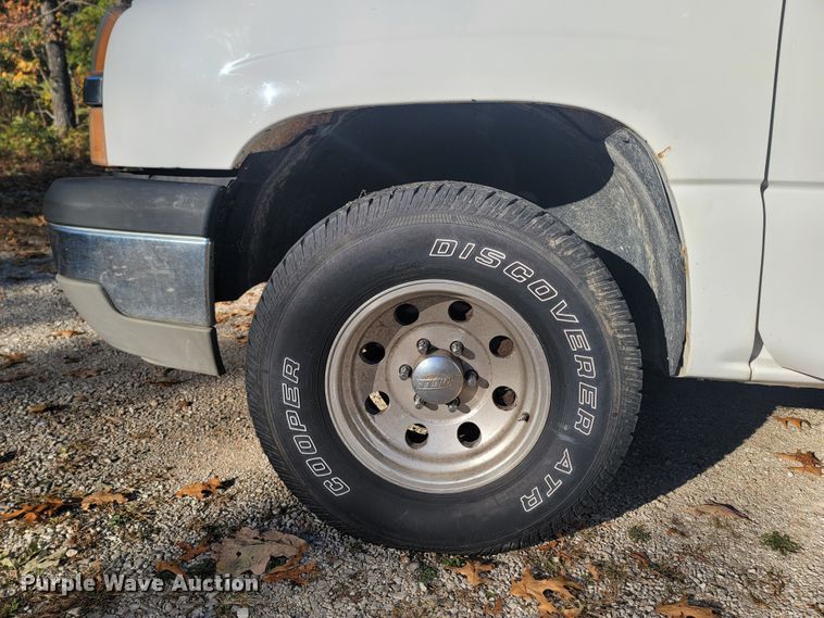 image for item LN9678 2003 Chevrolet Silverado 1500  pickup truck