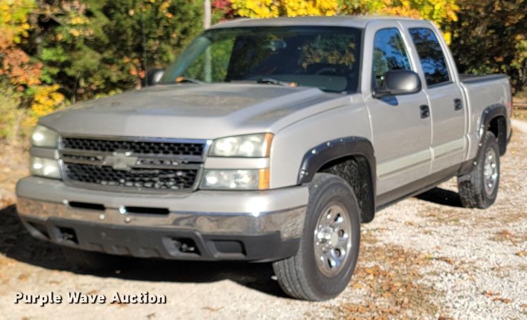 image for item LN9679 2006 Chevrolet Silverado 1500  Crew Cab pickup truck