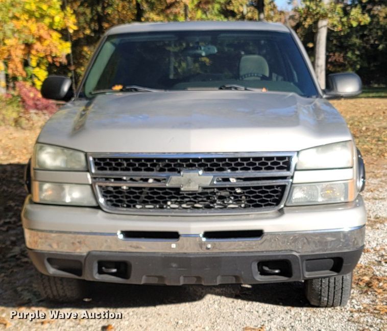 image for item LN9679 2006 Chevrolet Silverado 1500  Crew Cab pickup truck