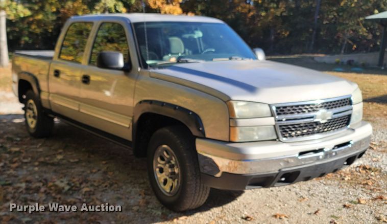 image for item LN9679 2006 Chevrolet Silverado 1500  Crew Cab pickup truck