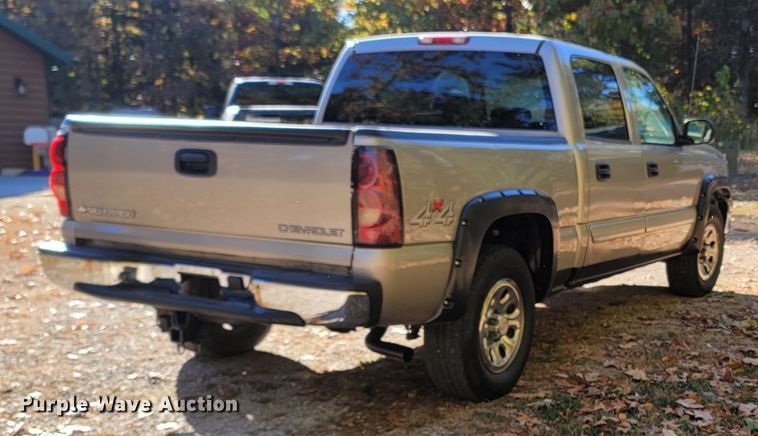 image for item LN9679 2006 Chevrolet Silverado 1500  Crew Cab pickup truck