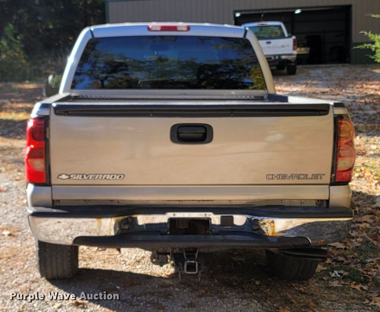 image for item LN9679 2006 Chevrolet Silverado 1500  Crew Cab pickup truck