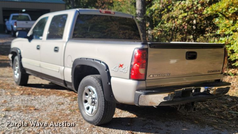 image for item LN9679 2006 Chevrolet Silverado 1500  Crew Cab pickup truck