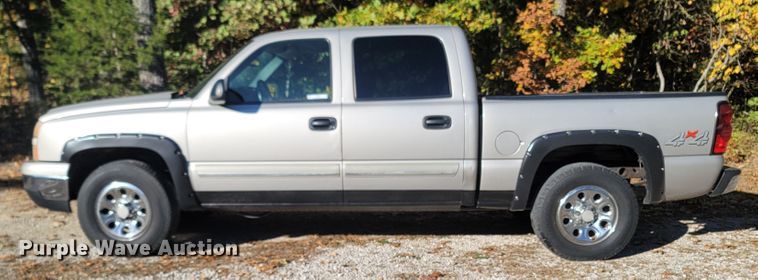 image for item LN9679 2006 Chevrolet Silverado 1500  Crew Cab pickup truck