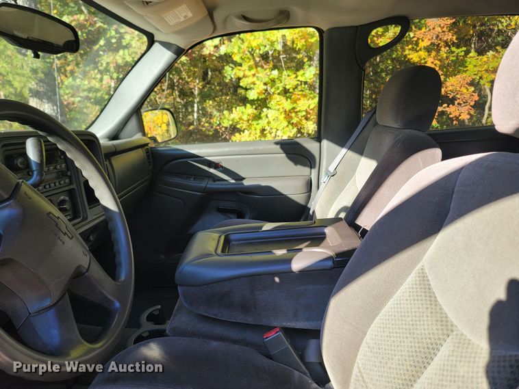 image for item LN9679 2006 Chevrolet Silverado 1500  Crew Cab pickup truck