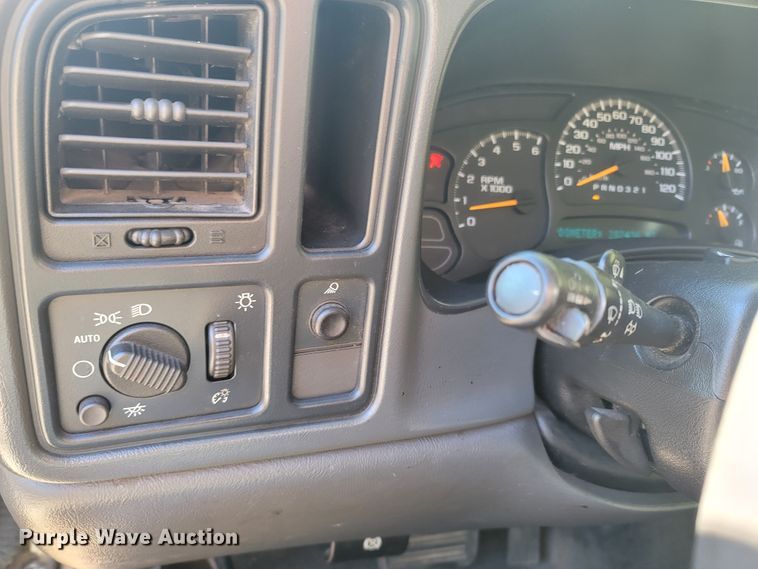 image for item LN9679 2006 Chevrolet Silverado 1500  Crew Cab pickup truck