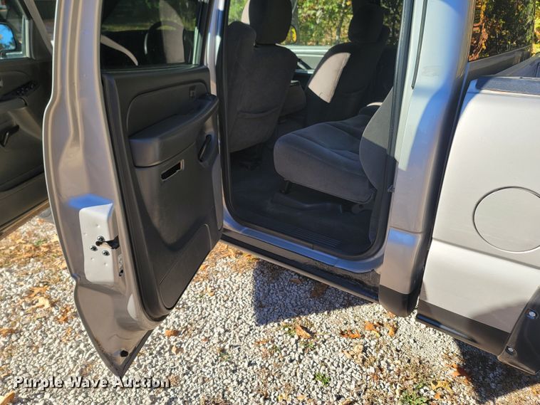 image for item LN9679 2006 Chevrolet Silverado 1500  Crew Cab pickup truck