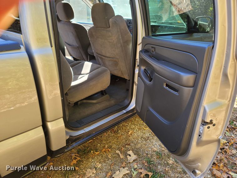 image for item LN9679 2006 Chevrolet Silverado 1500  Crew Cab pickup truck