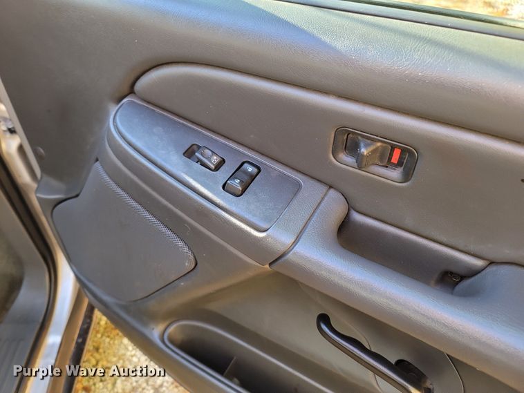 image for item LN9679 2006 Chevrolet Silverado 1500  Crew Cab pickup truck