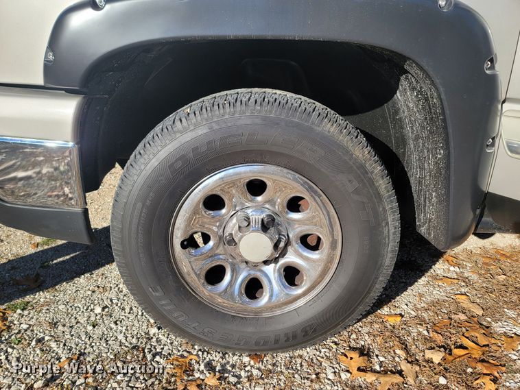 image for item LN9679 2006 Chevrolet Silverado 1500  Crew Cab pickup truck