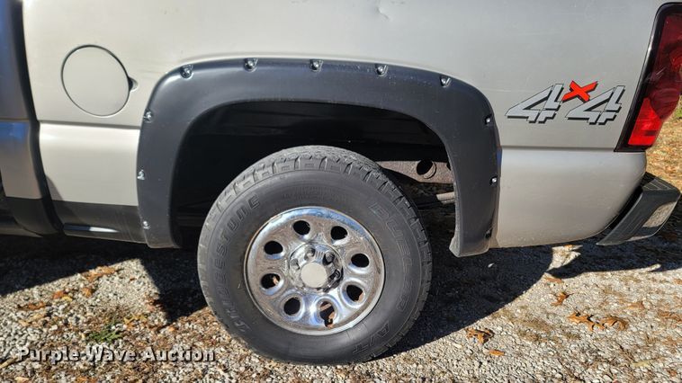 image for item LN9679 2006 Chevrolet Silverado 1500  Crew Cab pickup truck