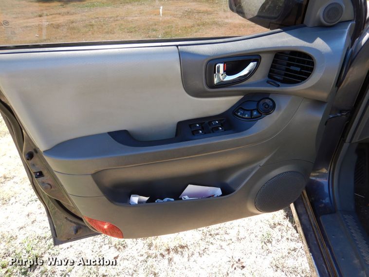 image for item LU9656 2005 Hyundai Santa Fe  SUV