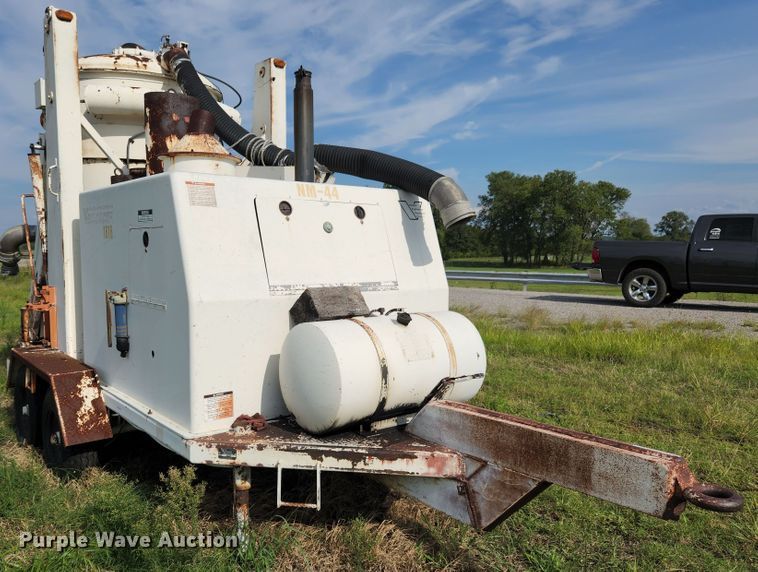 image for item MK9296 1993 Vecloader Titan  vacuum excavator