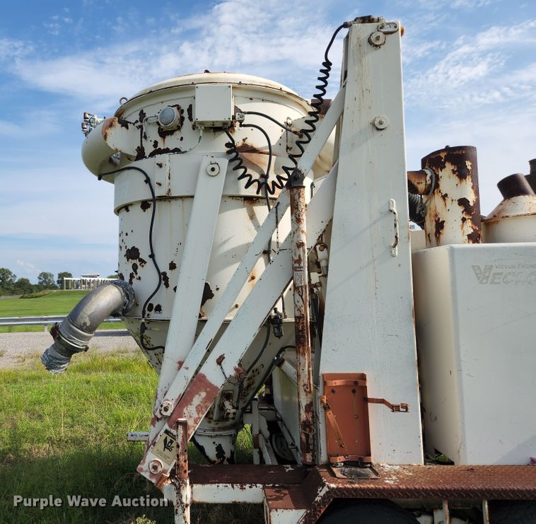 image for item MK9296 1993 Vecloader Titan  vacuum excavator