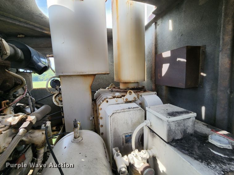 image for item MK9296 1993 Vecloader Titan  vacuum excavator