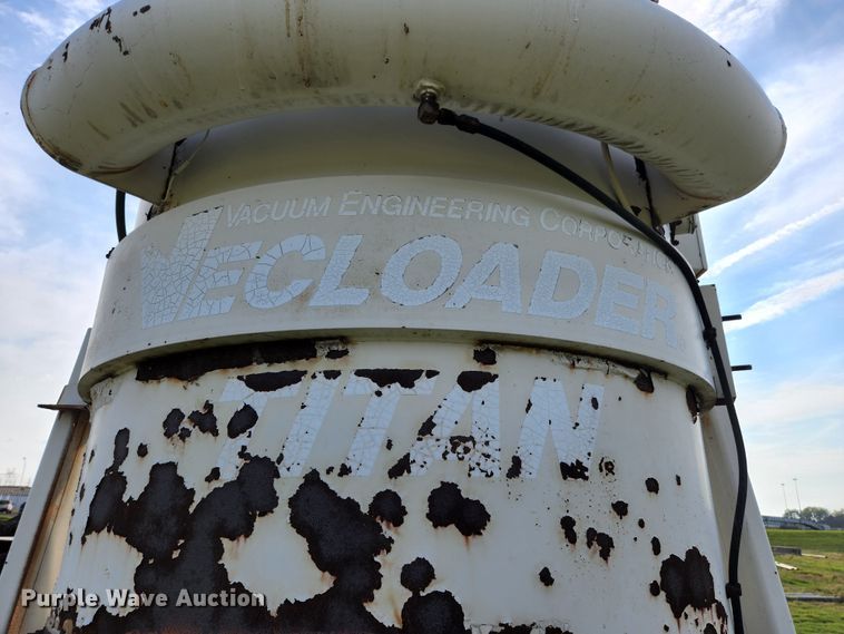 image for item MK9296 1993 Vecloader Titan  vacuum excavator
