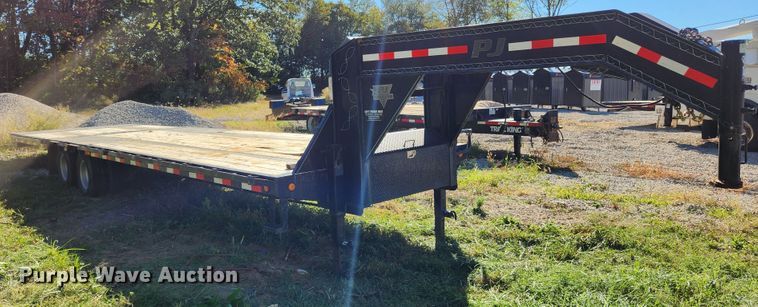 image for item MK9379 2015 PJ Trailers  equipment trailer