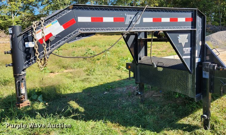 image for item MK9379 2015 PJ Trailers  equipment trailer