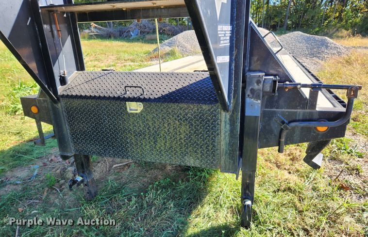 image for item MK9379 2015 PJ Trailers  equipment trailer