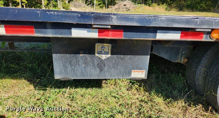 image for item MK9379 2015 PJ Trailers  equipment trailer