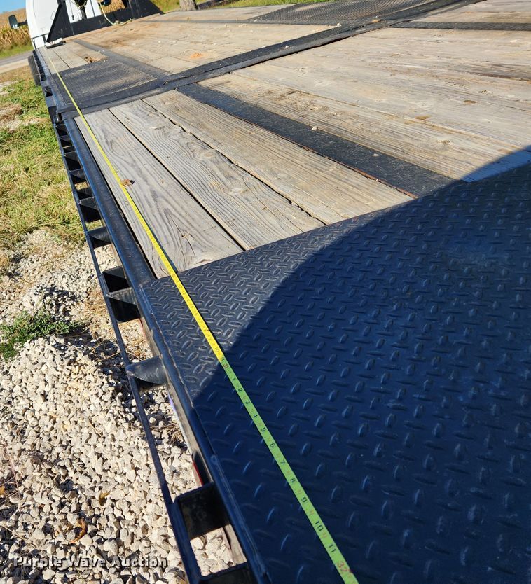 image for item MK9379 2015 PJ Trailers  equipment trailer