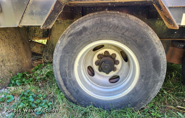 image for item MK9379 2015 PJ Trailers  equipment trailer