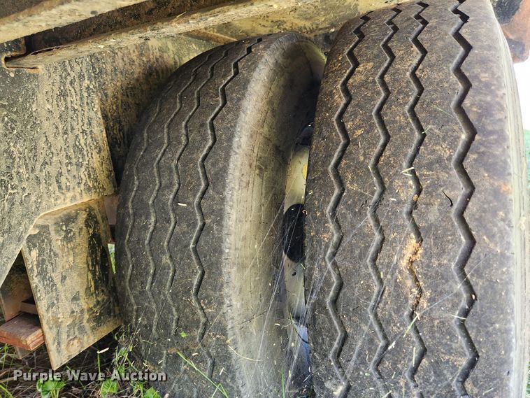 image for item MK9379 2015 PJ Trailers  equipment trailer