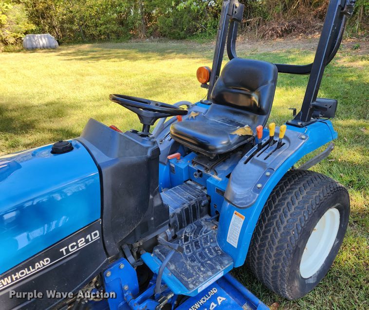 image for item MK9381 1999 New Holland TC21D  MFWD tractor