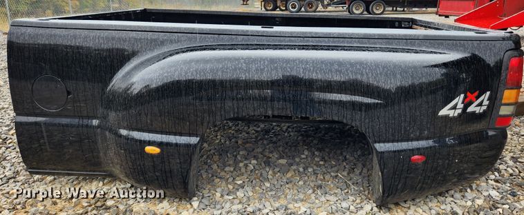 image for item MK9424 Chevrolet Silverado 3500HD  pickup truck bed