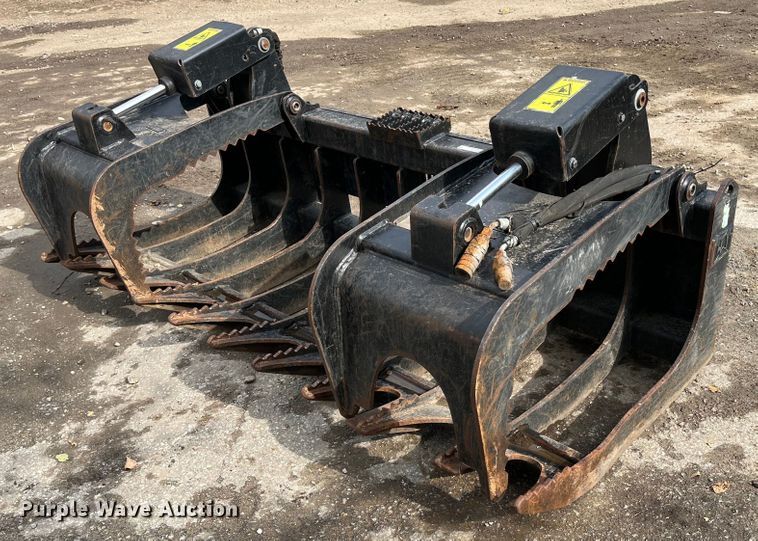 image for item MN9302 Caterpillar  84"W skid steer grapple bucket